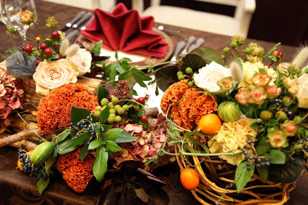 秋の結婚式にはマム 菊の花は結婚式に使える 神戸旧居留地の結婚式場 神戸セントモルガン教会神戸セントモルガン教会