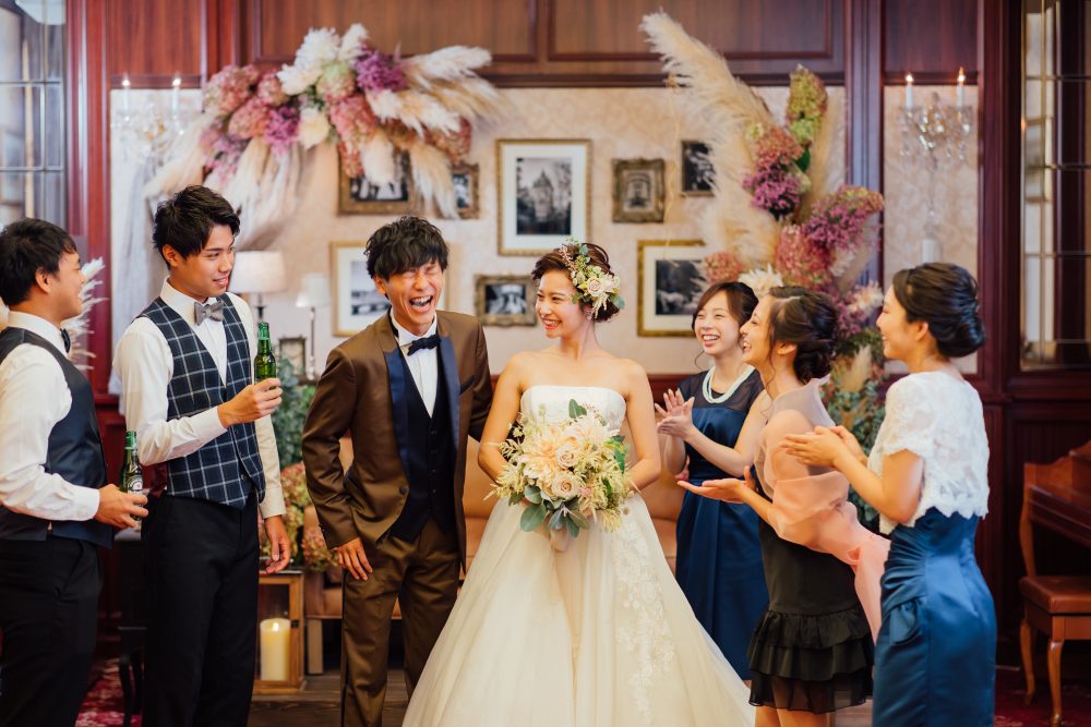 結婚式の招待ゲストってどこまで呼ぶ？決め方やルールを知っておこう！ 神戸旧居留地の結婚式場 神戸セントモルガン教会